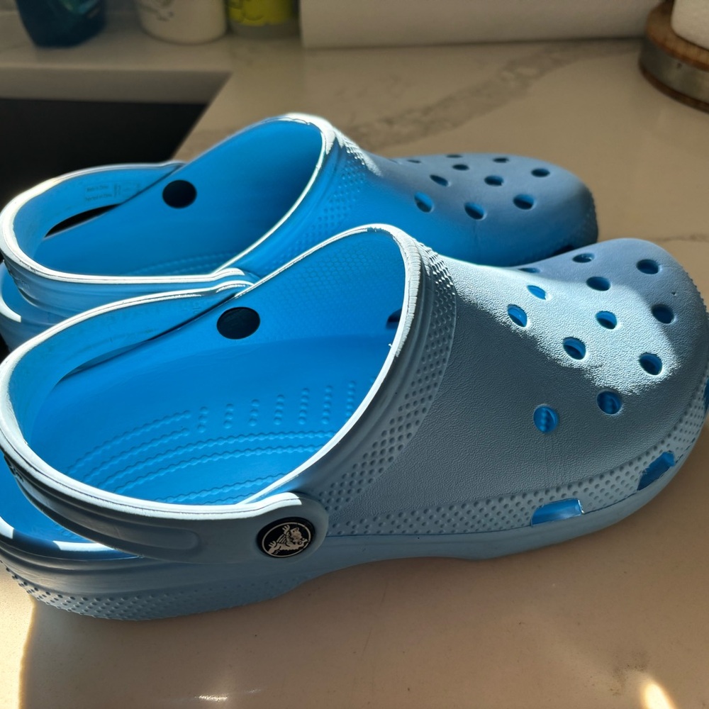 CROCS, light blue, size 7M/9W